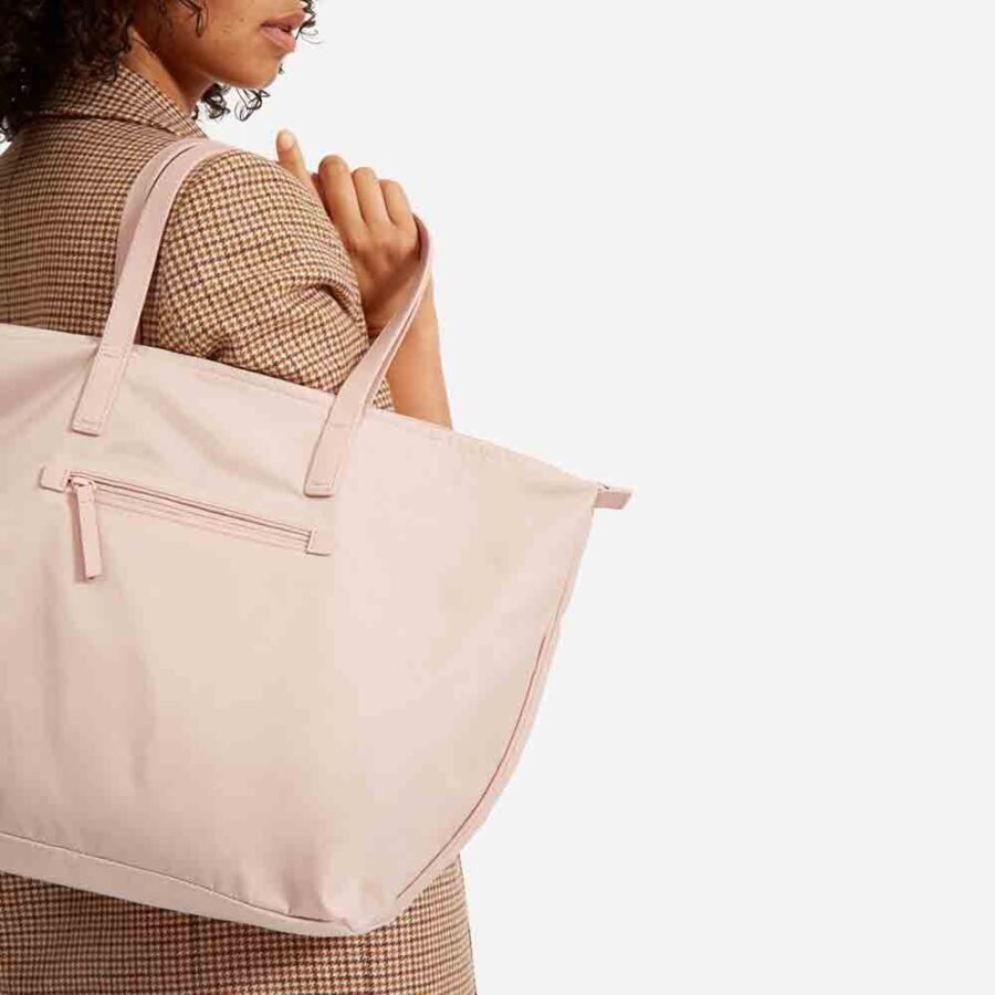 Najasa ReNew Traveler Tote – Sustainable, Spacious, and Stylish for Your Journeys
